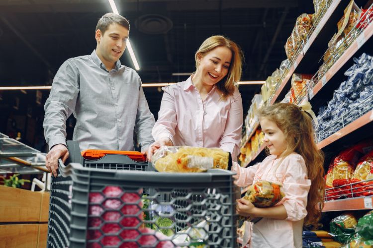 como fazer compras juntos de filhos pequenos